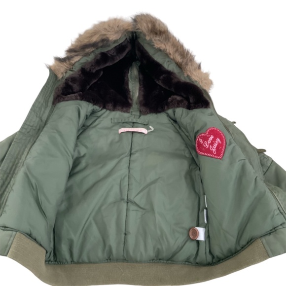 JUICY JACKET WITH FAUX FUR LINED HOOD SIZE:6 ARMY GREEN LARGE BUTTON AND ZIP - Picture 3 of 5